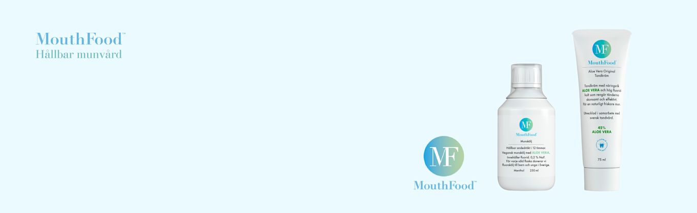 Två MouthFood munvårdsprodukter, en munskölj och en tandkräm med aloe vera, står bredvid varandra mot ljusblå bakgrund.