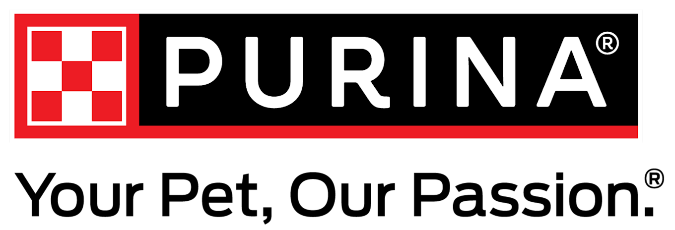 Logo: Röd och vit schackruta till vänster och texten "PURINA" i vitt på svart bakgrund med röd ram.